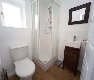 House - Detached For Rent Wyncliffe Gardens, Cardiff - Photo 6