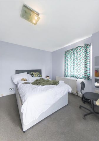 3 bedroom flat to rent - Photo 2