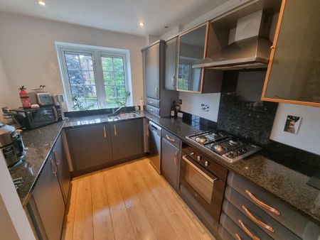 1 bedroom in a flat share to rent - Photo 5