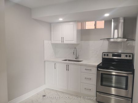 Detached Home For Lease | N8147658 - Photo 2