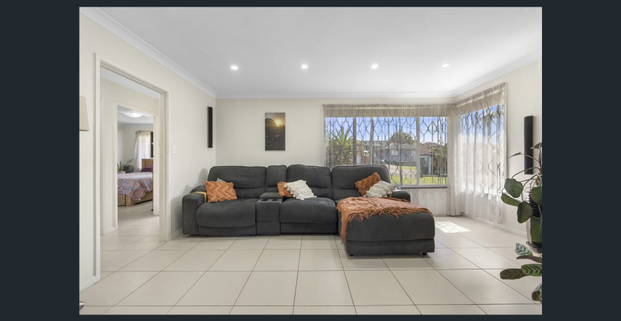 Spacious lounge and Gas cooking! - Photo 1