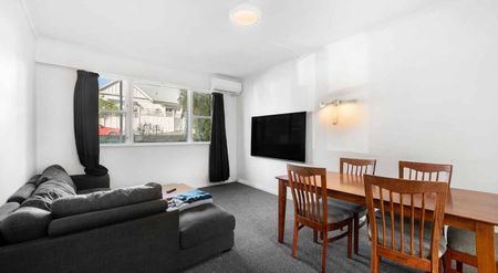 11-Bedroom House for Rent – 58 Thompson Street - Photo 3