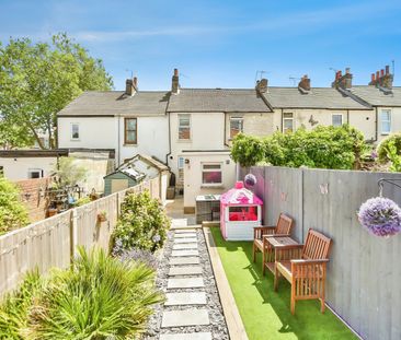 2 bedroom terraced house to rent - Photo 4