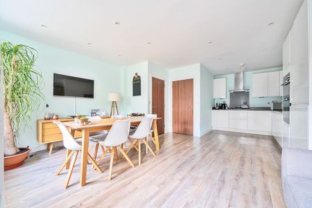 Rivermead Walk, Godalming - 4 bedrooms Property for lettings - Seymours - Photo 4