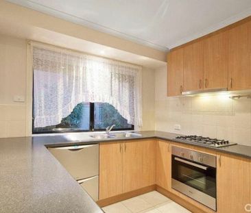 Cranbourne East - Photo 4