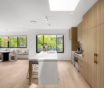 Stunning Family Home opposite Lionel Watts Reserve - Photo 6