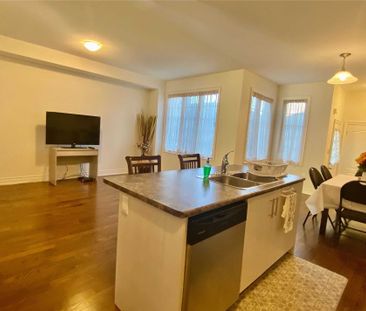 For Lease - 33 Carratuck Street, East Gwillimbury, Ontario - Photo 5