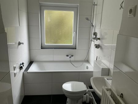 Wir modernisieren: gut aufgeteilte 4 Zimmer-Wohnung mit Balkon in Lüdenscheid Worth-Honsel - Photo 3
