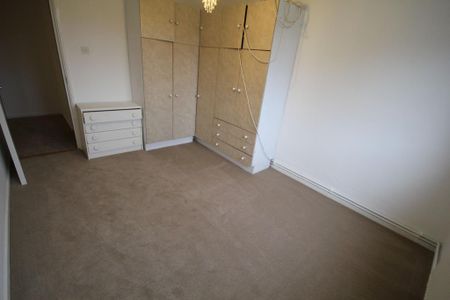 3 bedroom flat to rent - Photo 2