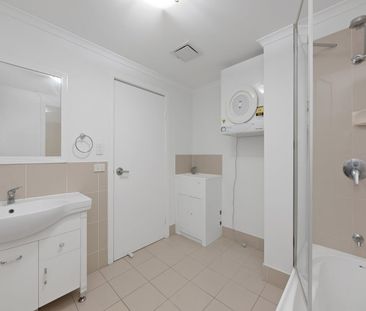 Bright & Comfortable Apartment in a Convenient Gaythorne Location - Photo 4