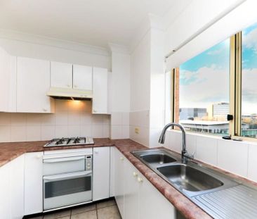 Spacious Two-bedroom Unit - Recently Updated! - Photo 2