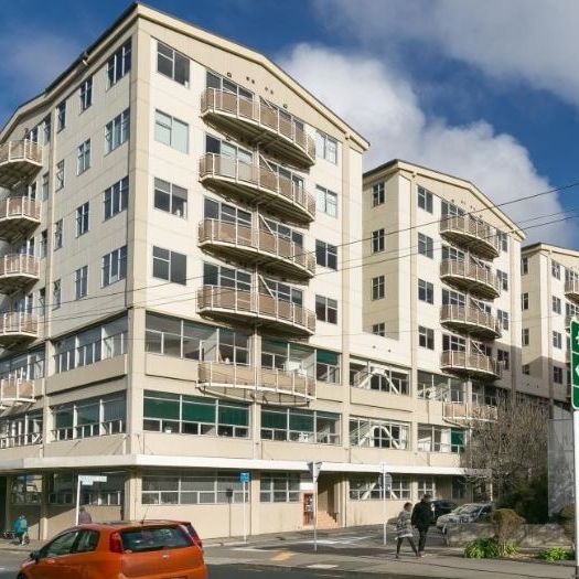 Perfect for students -Spacious 6-Bedroom Apartment in the Heart of Wellington - Photo 1