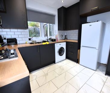 2 bedroom House in Iveson Drive (2 Bed), Leeds - Photo 3