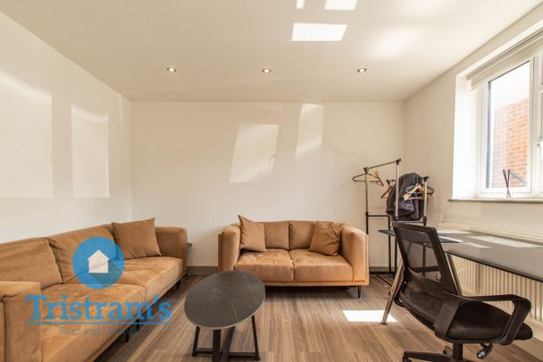 2 bed Flat for Rent - Photo 1