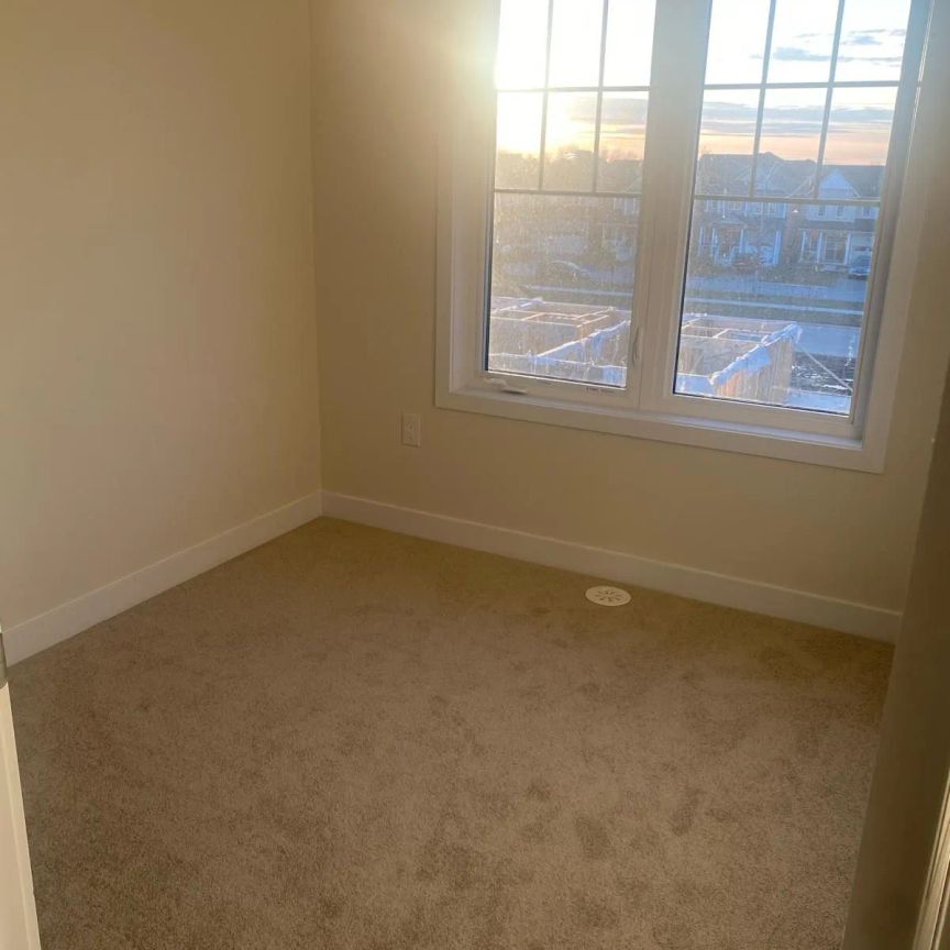 Condo Townhouse For Lease | X8057516 - Photo 1