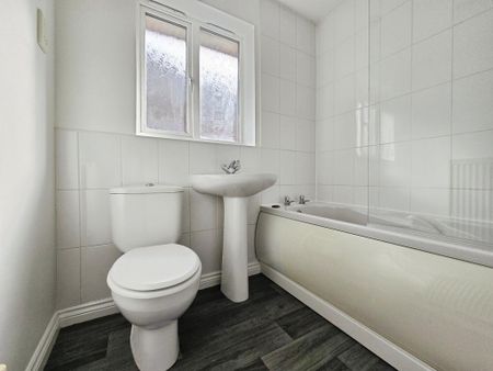 3 bedroom semi-detached house to rent - Photo 3