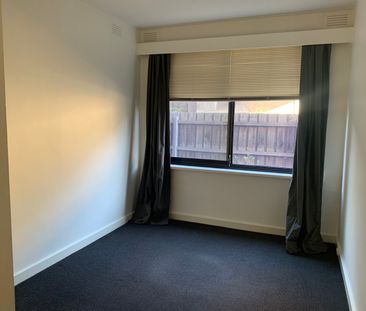1/92 Glen Huntly Road, Elwood VIC 3184 - Apartment For Rent | Domain - Photo 5