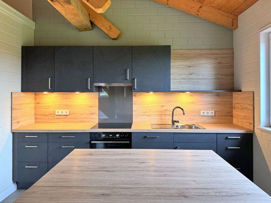 Erstbezug: Extravagante Dachgeschosswohnung mit Einbauküche und Loggia in Kanallage von Spetzerfehn - Photo 1