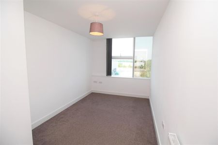 London Road, Lowfield Heath - Photo 2