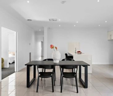 “Modern Family Comfort with Parkside Views” - Photo 3