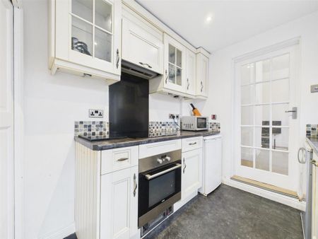 3 bedroom apartment to rent - Photo 2