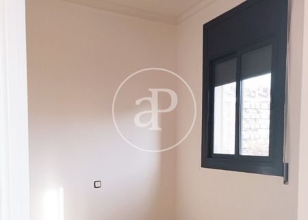 Apartment for Rent on Comte d’Úrgell Street - Photo 2
