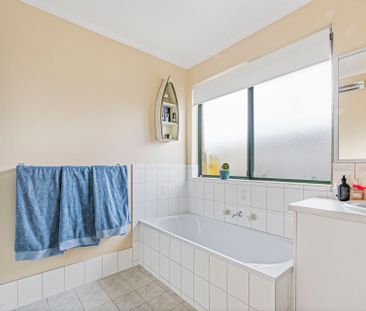 Spacious Family Living in Sought-After Old Reynella - Photo 5