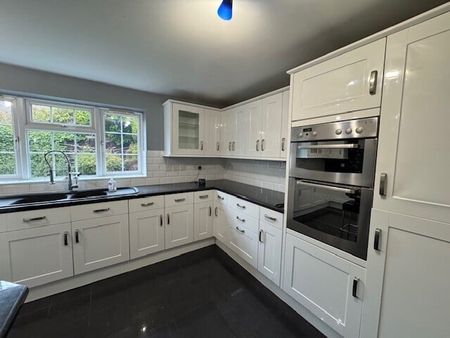 MancetterRoad, Shirley, SOLIHULL - Photo 4