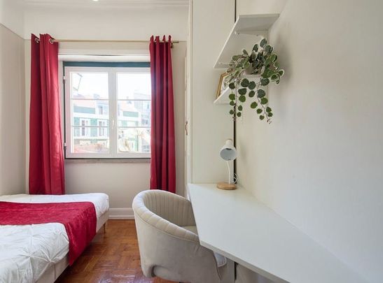 Rua da Palmeira, Lisbon, Lisbon 1200-219 - Photo 1