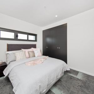 Modern two bedroom apartment - Photo 2