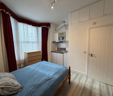 Studio to rent - Photo 6