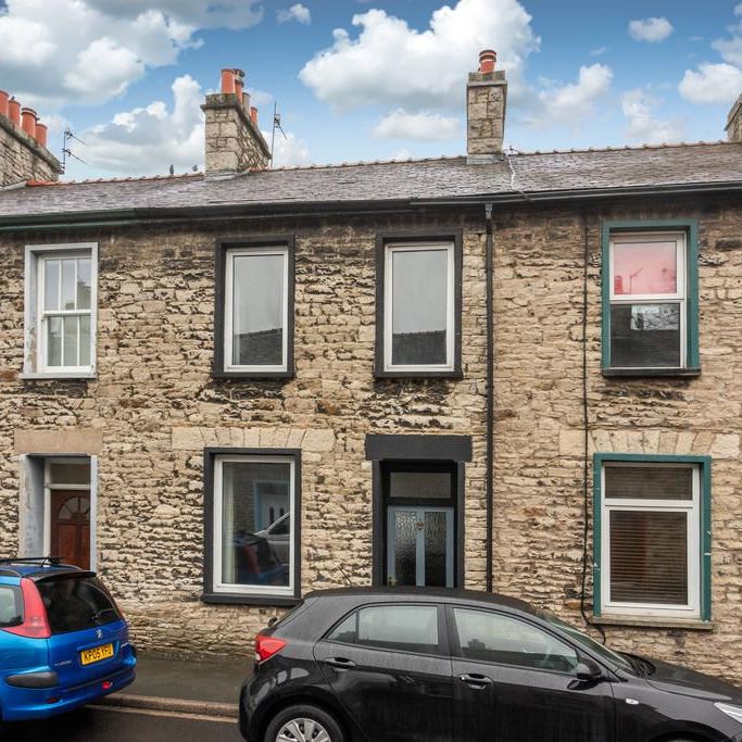 2 bedroom terraced house to rent - Photo 1