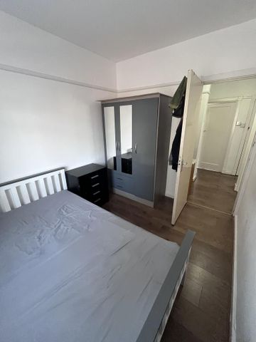 2 bedroom flat to rent - Photo 4