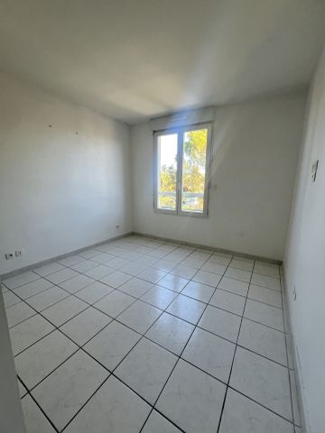 Appartement 3 pièces 71m2 MARSEILLE 12EME 1 054 euros - Photo 3