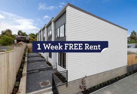 Prime Green Bay Location – 2-Bedroom Townhouse with Special Offer - Photo 3