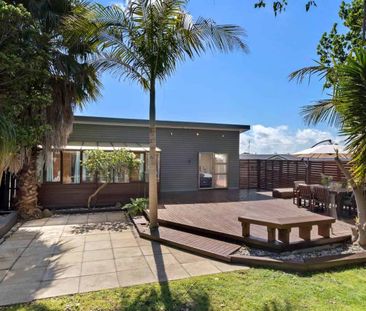 Renovated three bedroom house on Vincent St - Photo 1