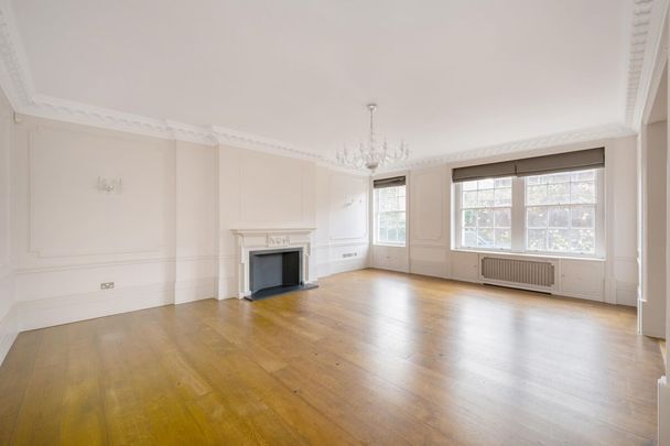 **SHORT LET** A four bedroom apartment in the desirable Abbey Lodge - Photo 1