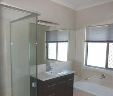 Spacious 4-Bedroom Home Backing Onto the Golf Course - Photo 5