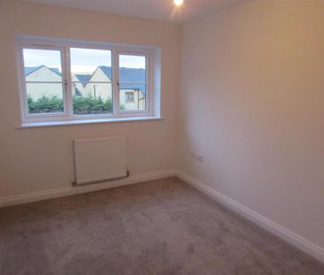 4 bedroom semi-detached house to rent - Photo 6