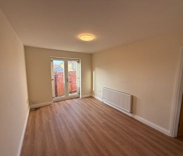 2 Bed Flat, Broadfield Court, BS15 - Photo 1