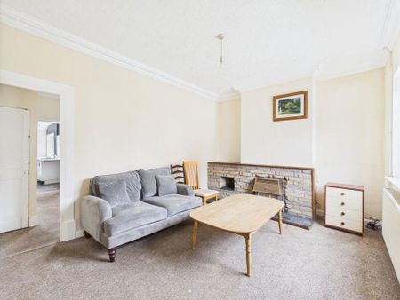 4 bedroom semi-detached house to rent - Photo 3