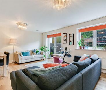 4 bedroom semi-detached house to rent - Photo 1