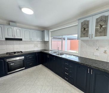 SPACIOUS FAMILY HOME - Photo 6