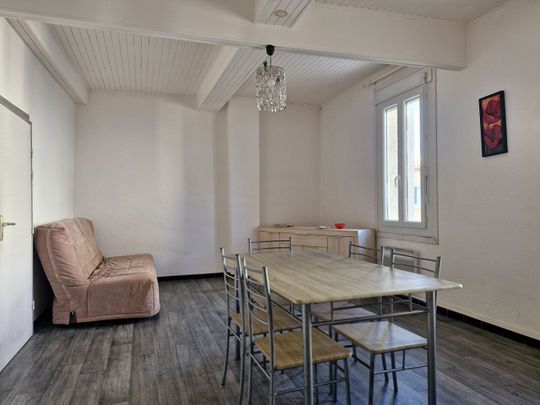 A LOUER T2 MEUBLE 1ER ETAGE PORT LA NOUVELLE - Photo 1