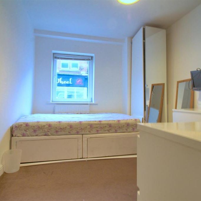 1 bedroom in a house share to rent - Photo 1