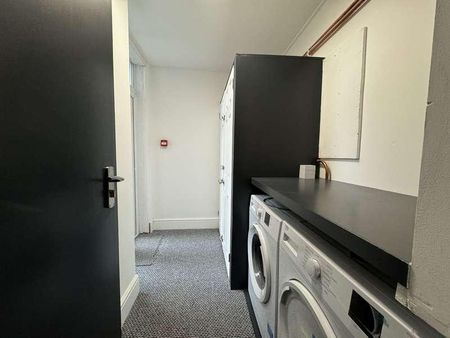 Adelaide Terrace, Brentford, TW8 - Photo 2