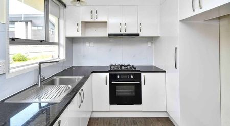 Welcome Home to Your Otahuhu Oasis! - Photo 3