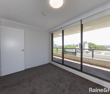 Spacious Two-Bedroom Unit in Prime Sydney Location with Harbour Views - Photo 6