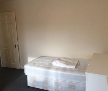 5 bedroom semi-detached house to rent - Photo 5