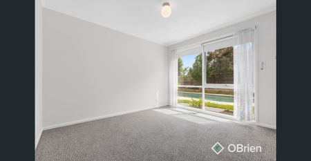 Character filled home including pool and garden maintenance - Photo 4